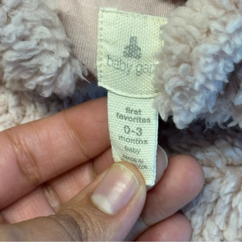 Baby girl Teddy light pink Sherpa zip up One-Piece Size 0-3 months  Baby Gap